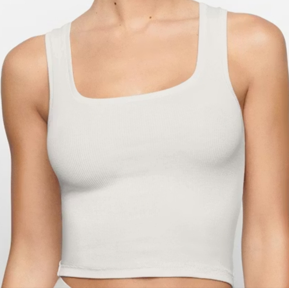 NWOT SKIMS COTTON RIB CROP TANK IN MARBLE , SZ: M&L